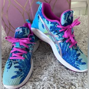 Asics women’s sport shoes size 8, walk run EUC